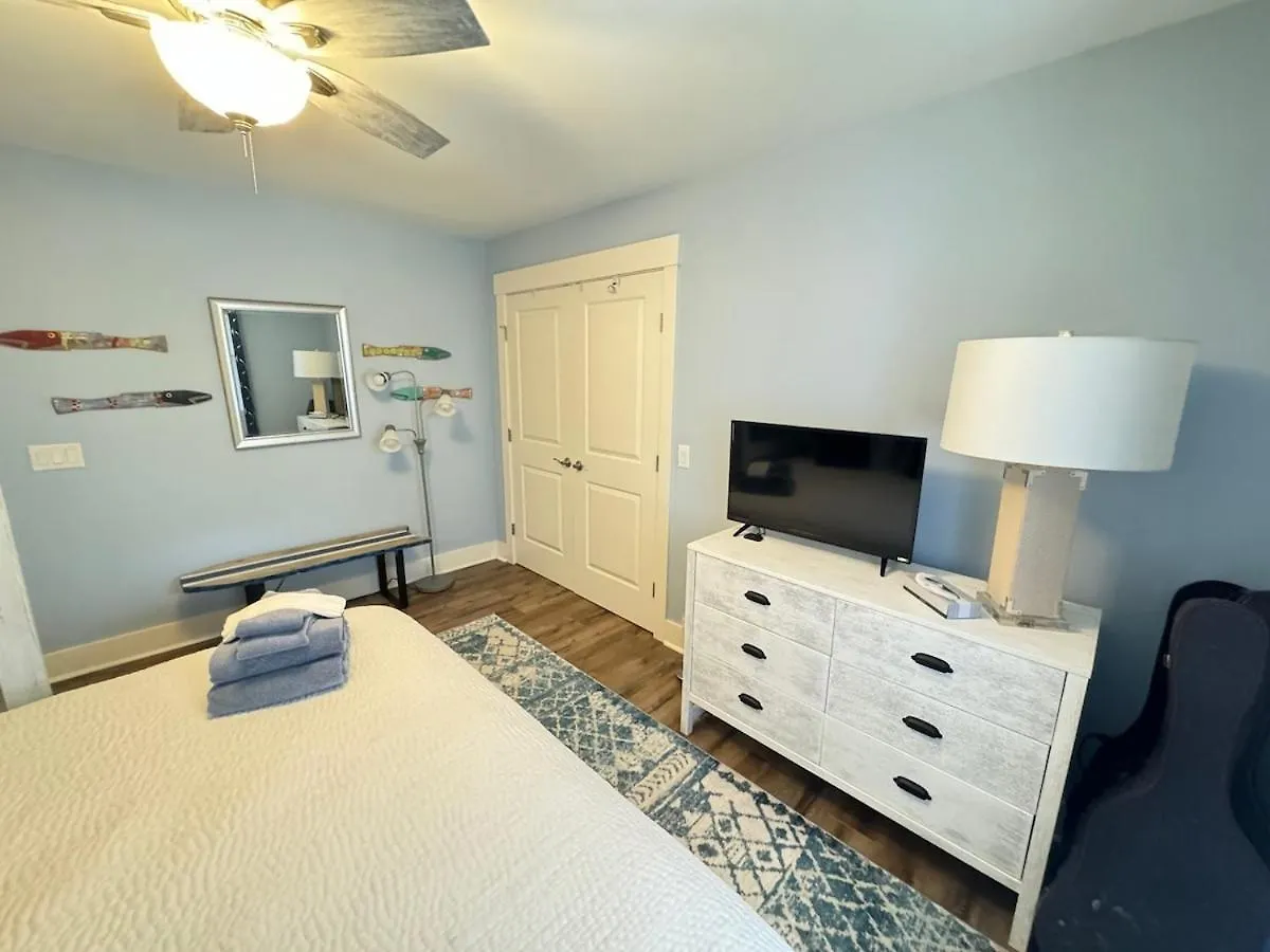 Steps To Sand 3 Bed 2 Bath With Private Pool Holiday home Hilton Head Island