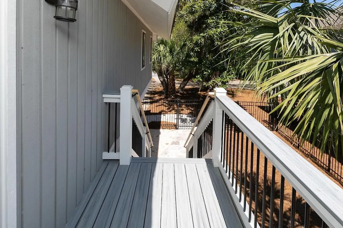 Steps To Sand 3 Bed 2 Bath With Private Pool *