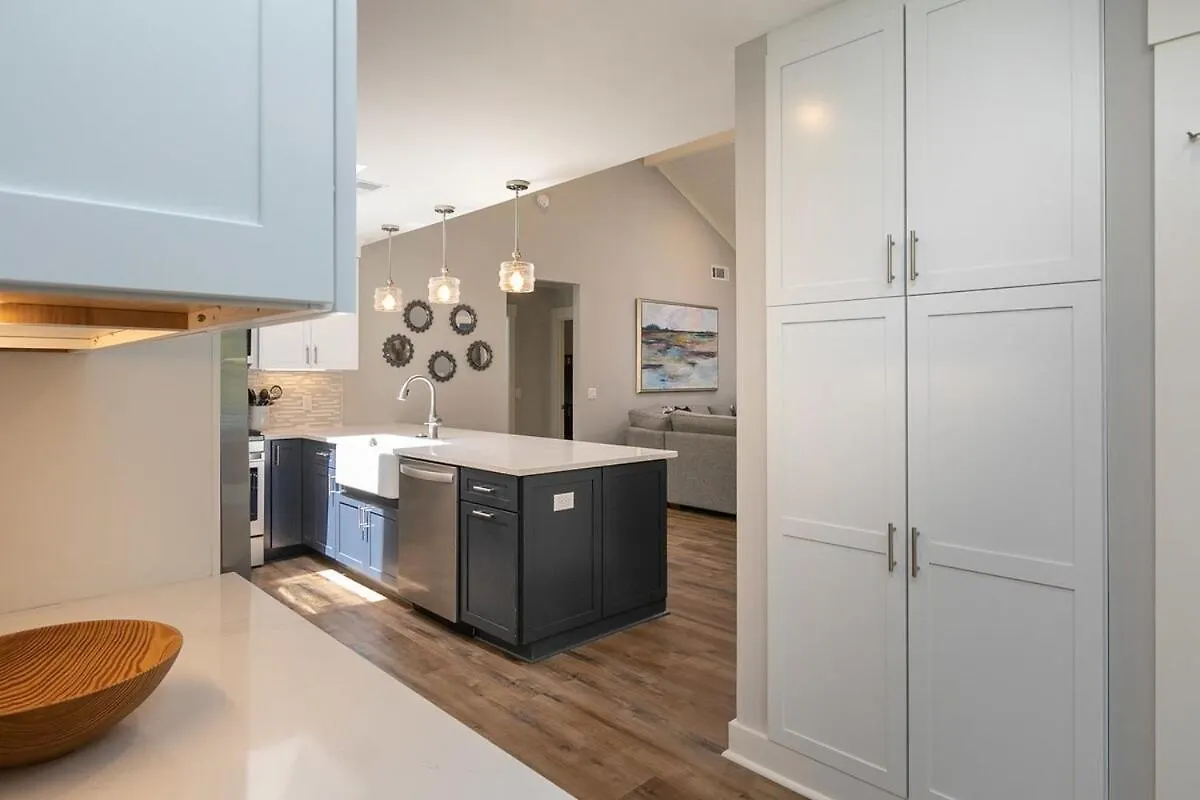 Steps To Sand 3 Bed 2 Bath With Private Pool *