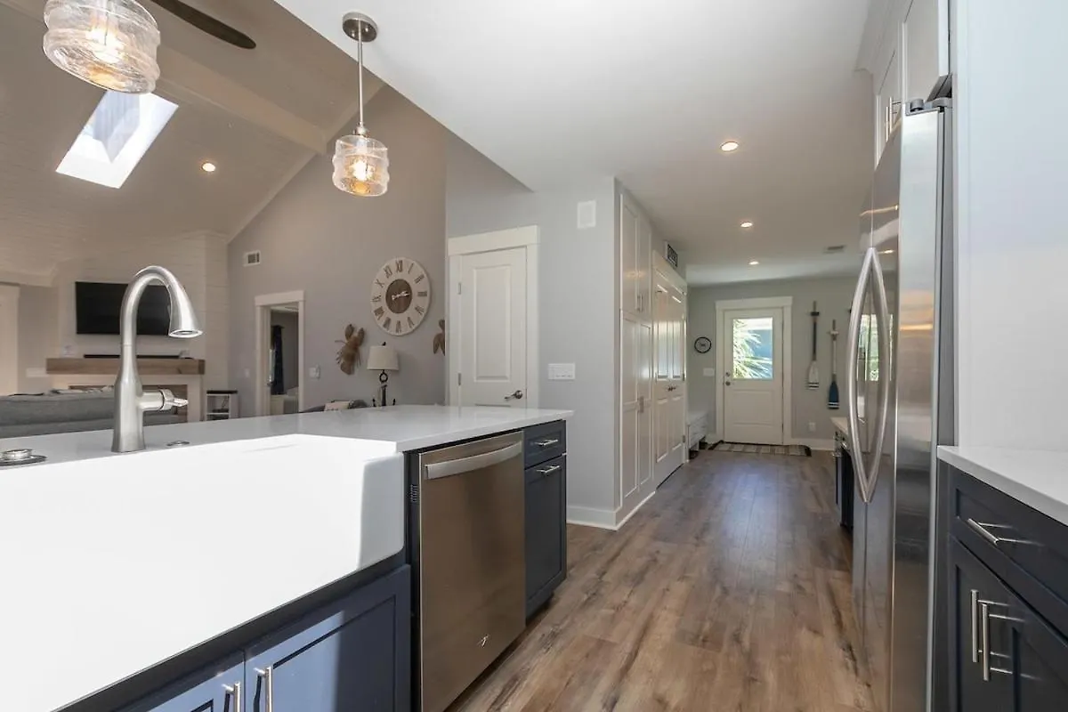 Steps To Sand 3 Bed 2 Bath With Private Pool