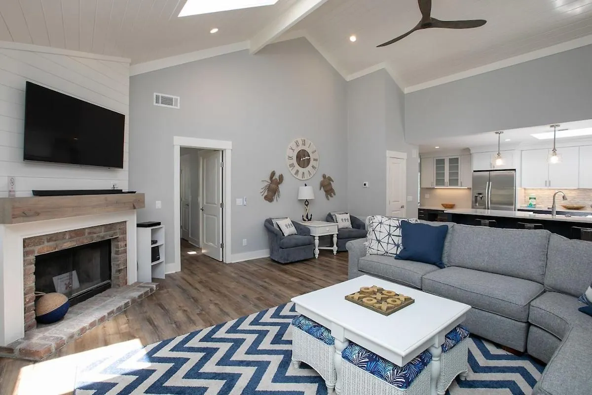 Holiday home Steps To Sand 3 Bed 2 Bath With Private Pool