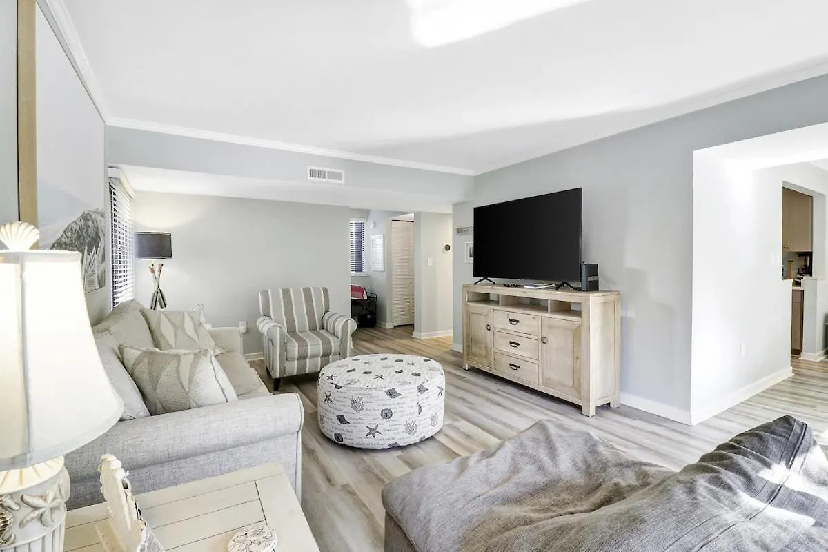 Holiday home Poolside 2 Bed 2 & One Half Bath-pet Friendly *