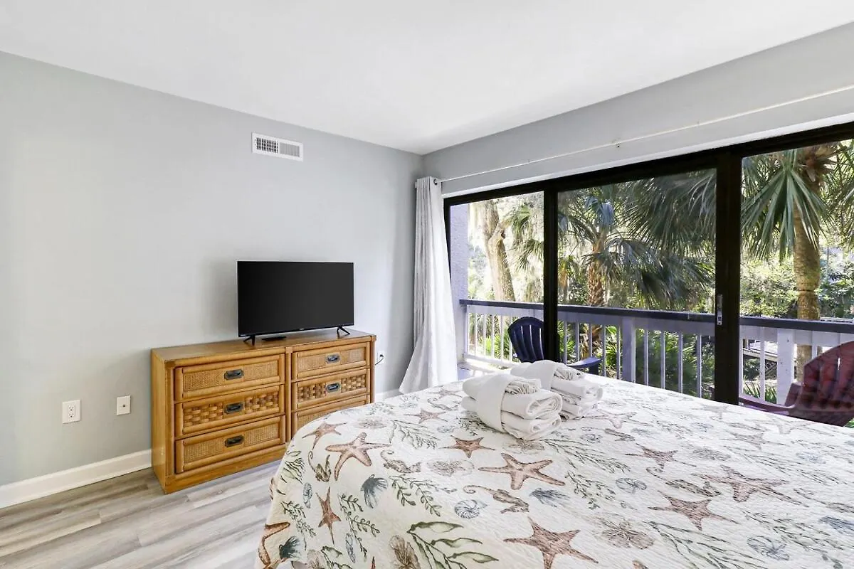 Poolside 2 Bed 2 & One Half Bath-pet Friendly