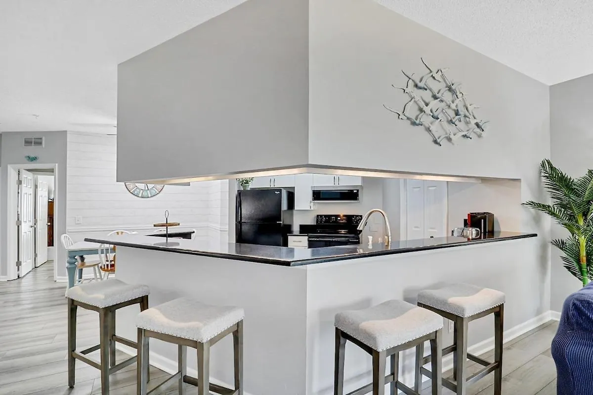 Upgraded Pet Friendly 3 Bed 3 Bath Walk To The