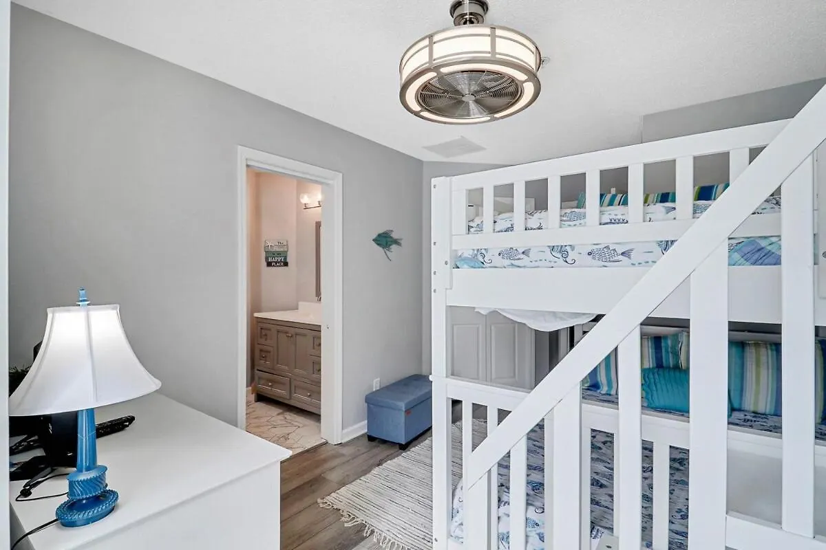 Upgraded Pet Friendly 3 Bed 3 Bath Walk To The Villa *