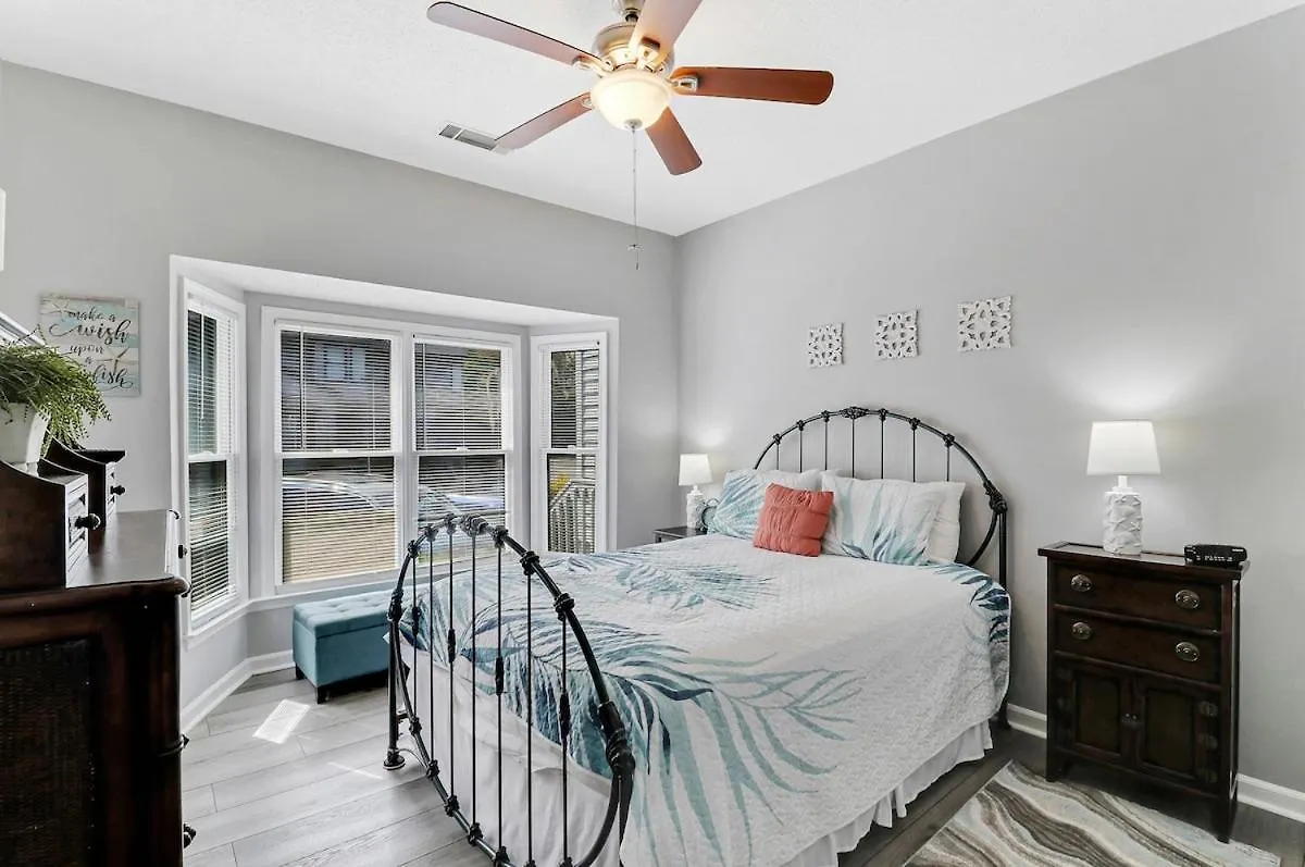 Upgraded Pet Friendly 3 Bed 3 Bath Walk To The Villa Hilton Head Island