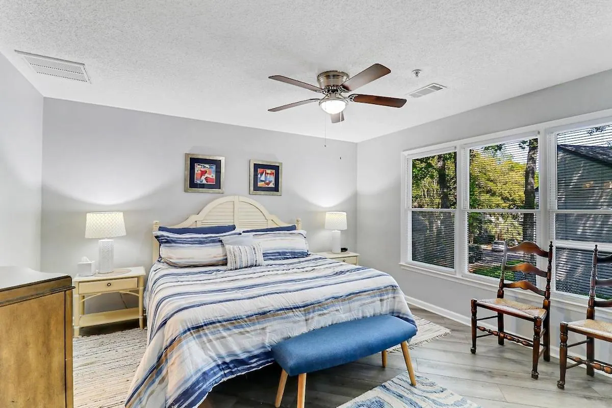 Upgraded Pet Friendly 3 Bed 3 Bath Walk To The Hilton Head Island