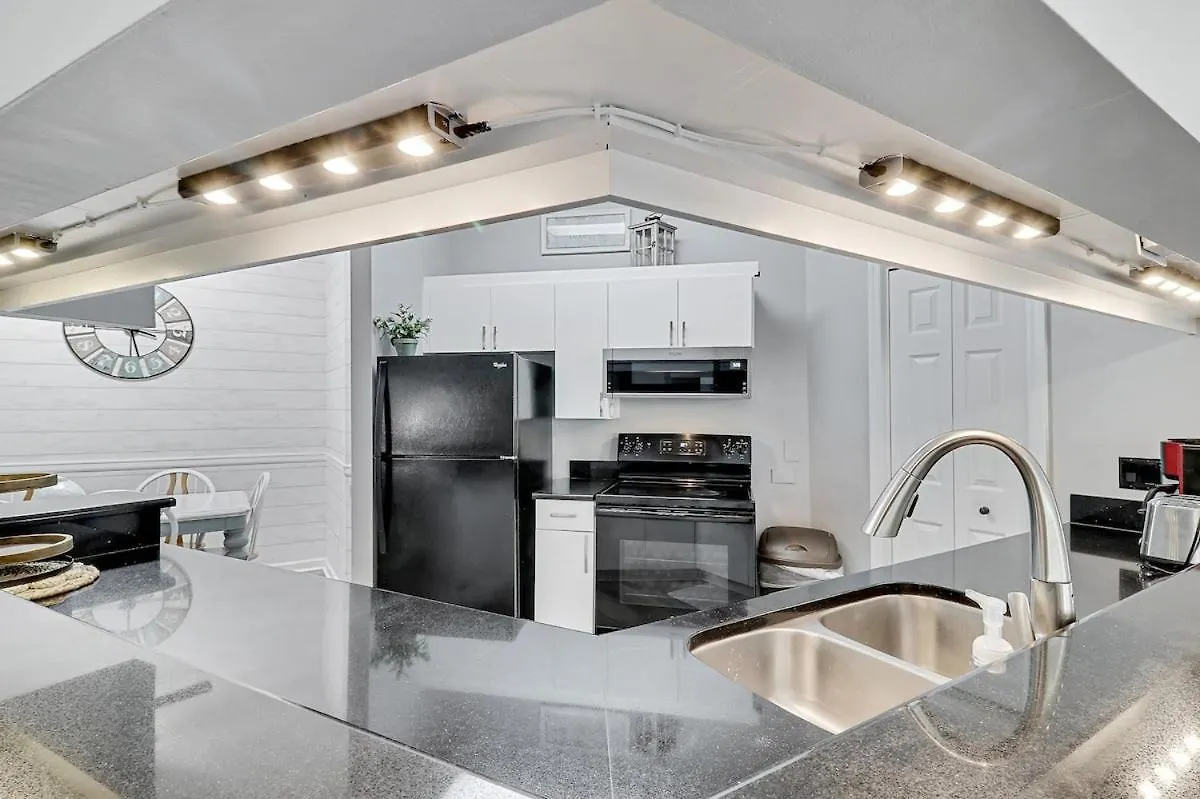 Villa Upgraded Pet Friendly 3 Bed 3 Bath Walk To The