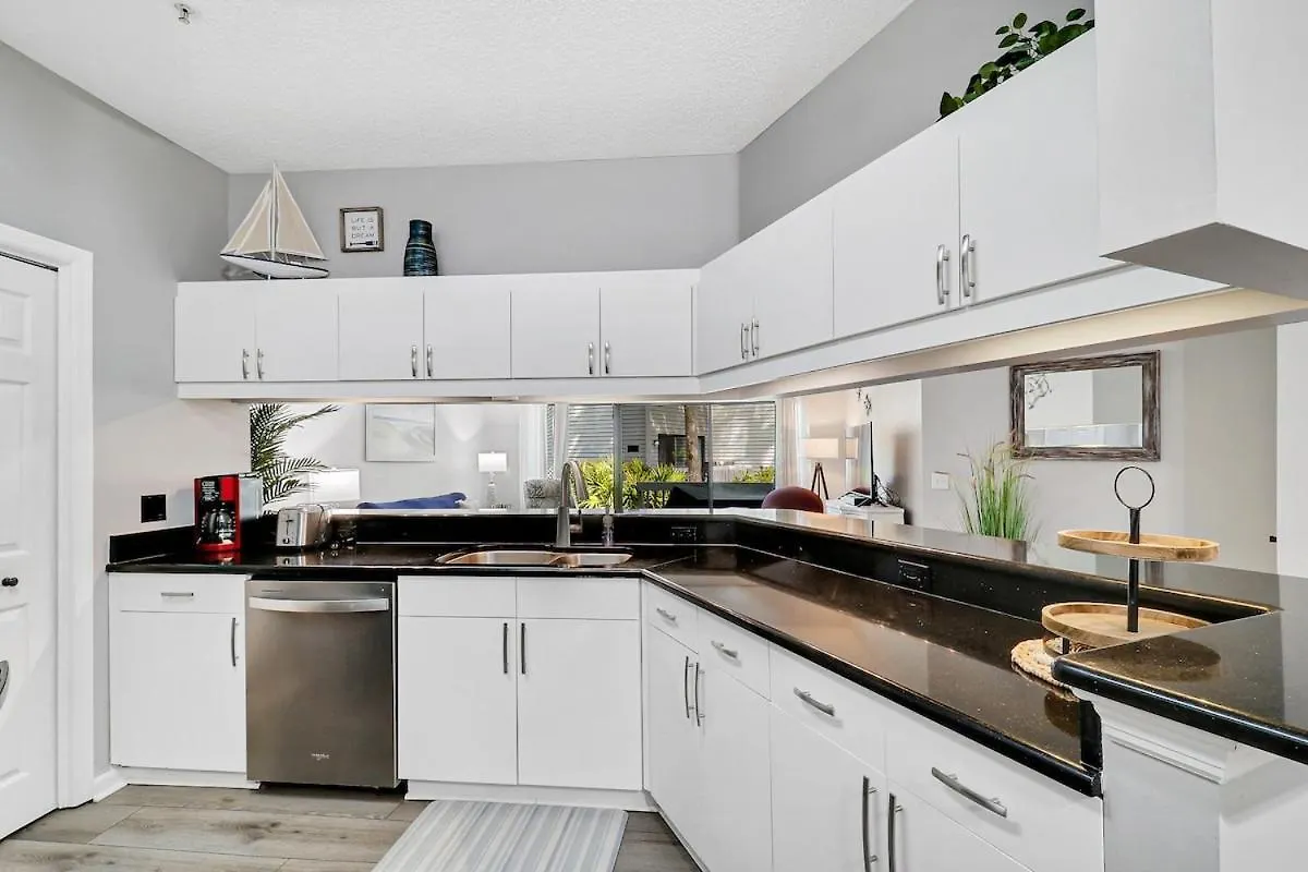 Upgraded Pet Friendly 3 Bed 3 Bath Walk To The Hilton Head Island