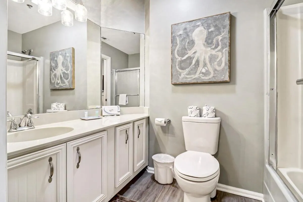 Pet Friendly -3 Bed 3 Bath - Walk To The -88ob Hilton Head Island