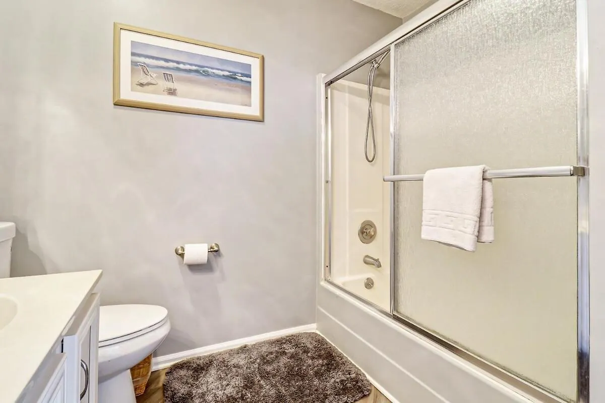 Pet Friendly -3 Bed 3 Bath - Walk To The -88ob Holiday home