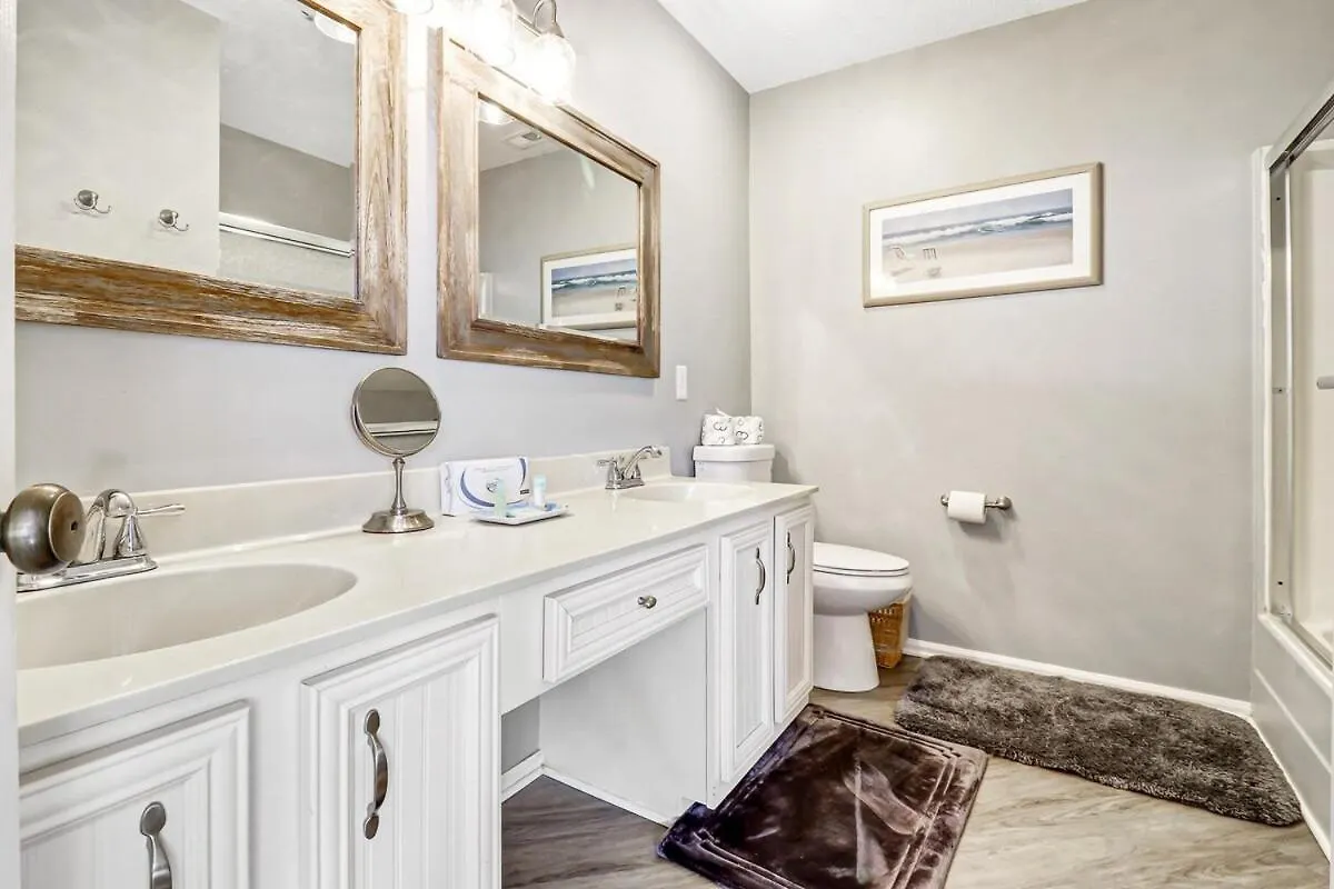 Pet Friendly -3 Bed 3 Bath - Walk To The -88ob *