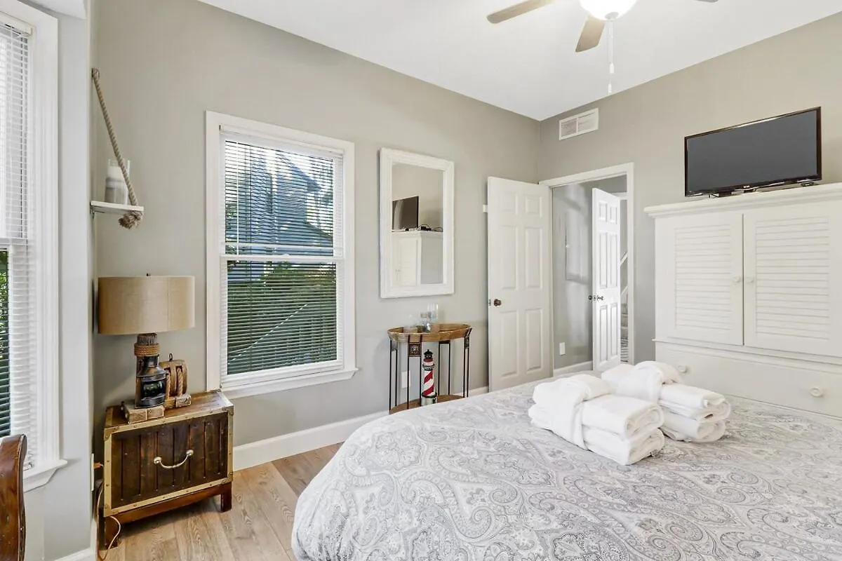 Pet Friendly -3 Bed 3 Bath - Walk To The -88ob