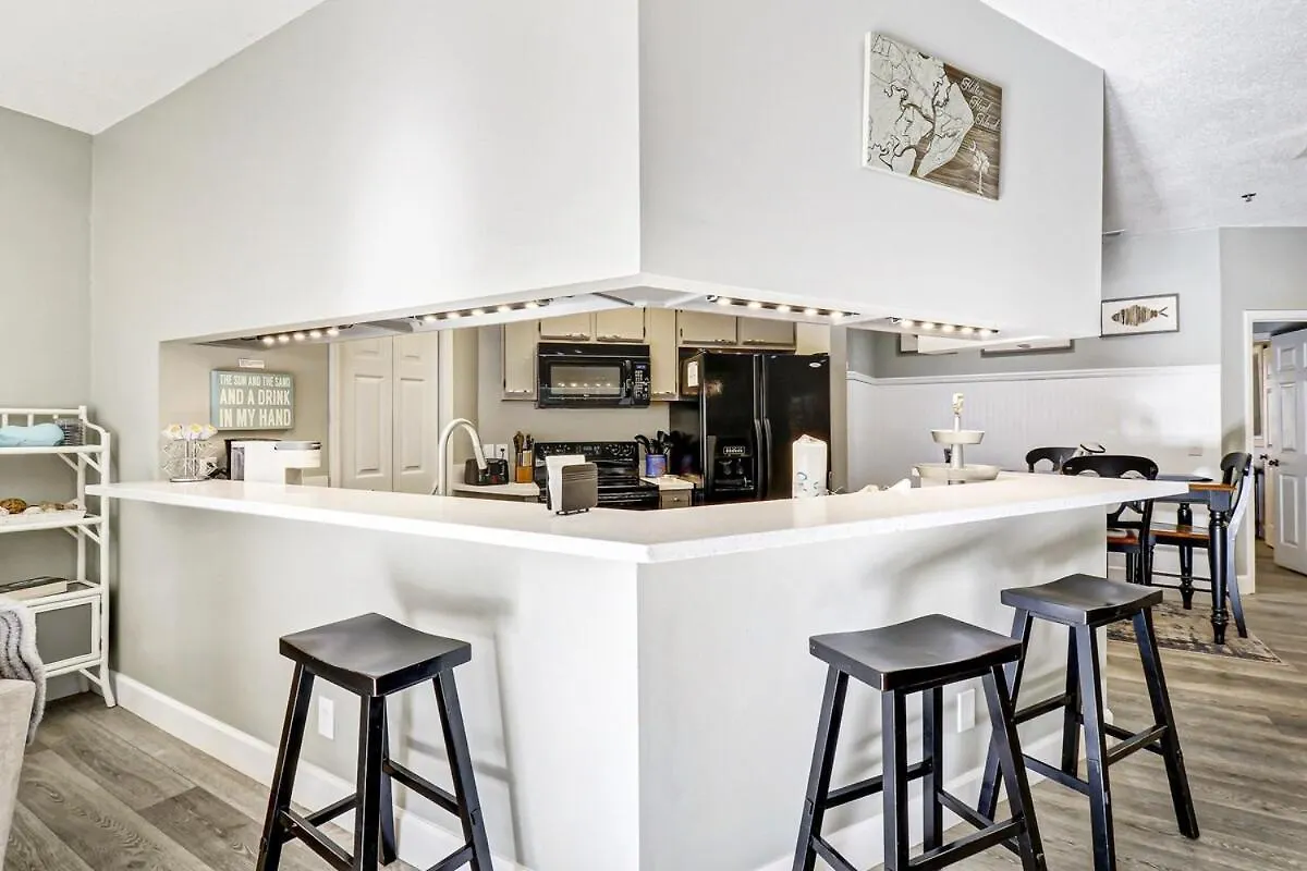 Pet Friendly -3 Bed 3 Bath - Walk To The -88ob Holiday home Hilton Head Island