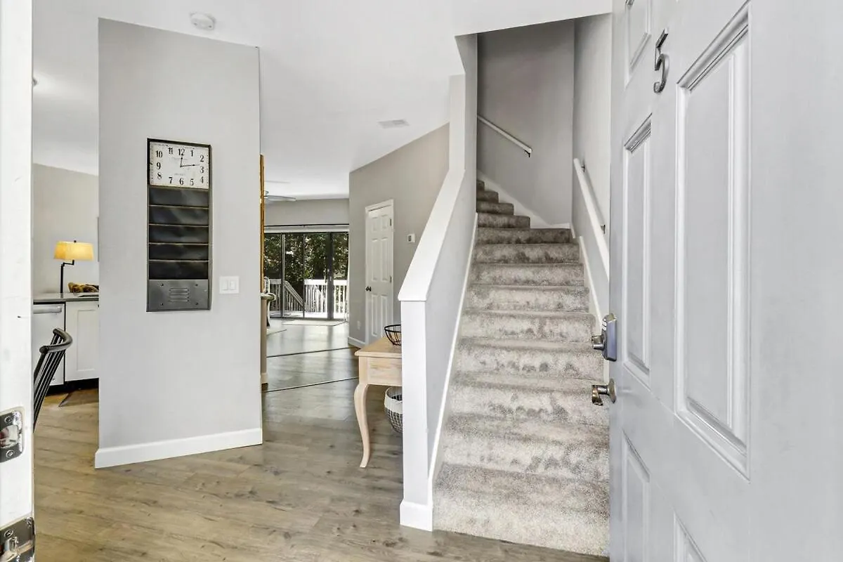Pet Friendly - Walk To The - Pools Tennis And Holiday home *