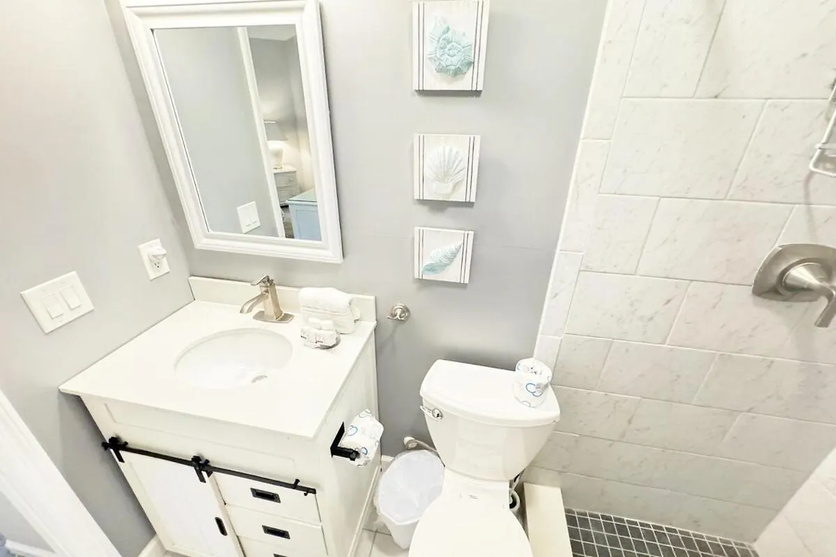 Holiday home Pet Friendly - Walk To The - Pools Tennis And *