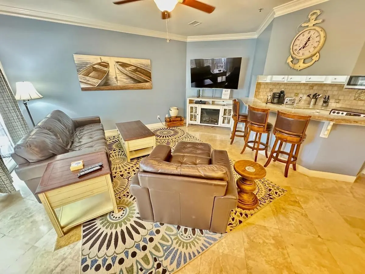 Pet Friendly 3 Bed 3 Bath Walk To The Pools Tennis And 16 Ob Holiday home Hilton Head Island