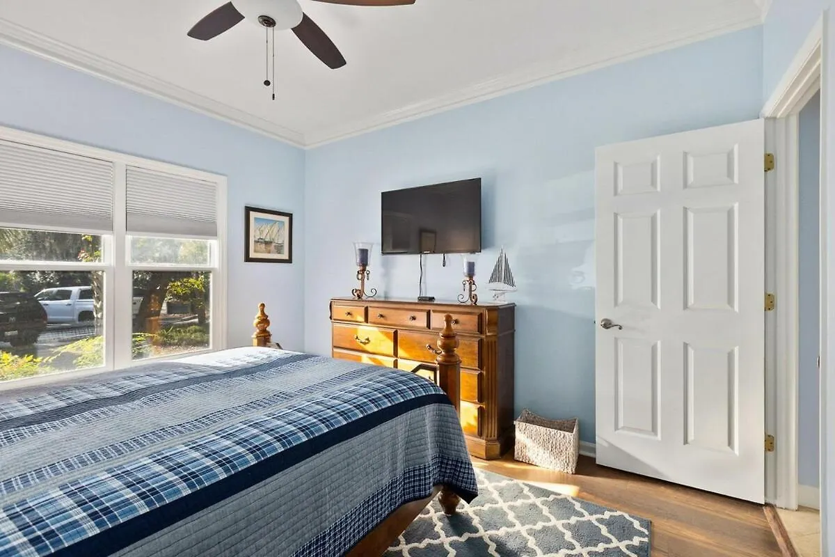 Pet Friendly 3 Bed 3 Bath Walk To The Pools Tennis And 16 Ob Holiday home *