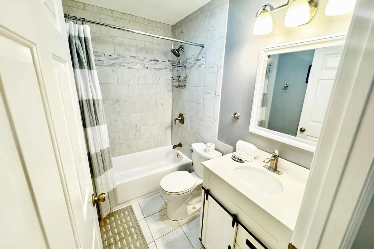 Holiday home Pet Friendly - Walk To The - Pools Tennis And *