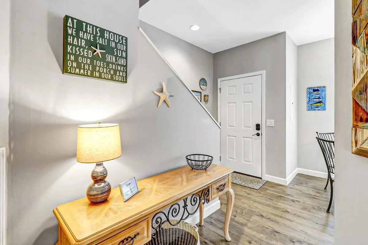Pet Friendly - Walk To The - Pools Tennis And Holiday home