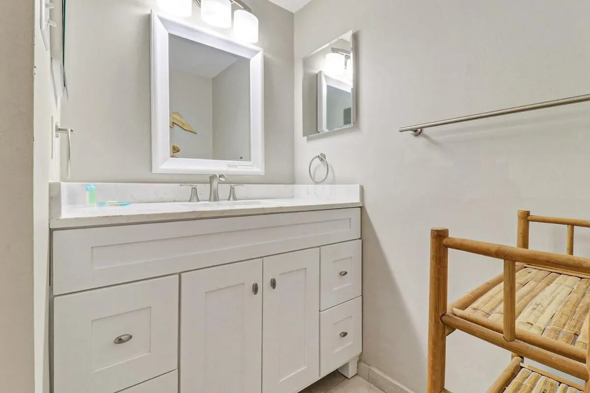 Living - 3 Bed 2 Bath Seascape - Just Steps To The