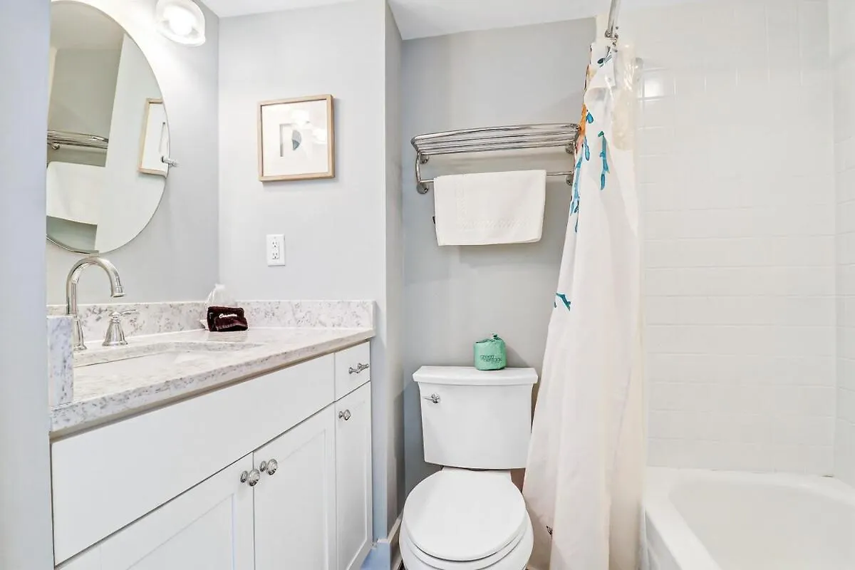 Beautiful Seascape -upgraded 2 Bd 2 Ba *