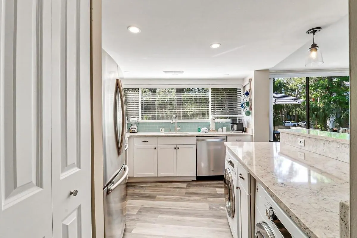 Beautiful Seascape -upgraded 2 Bd 2 Ba