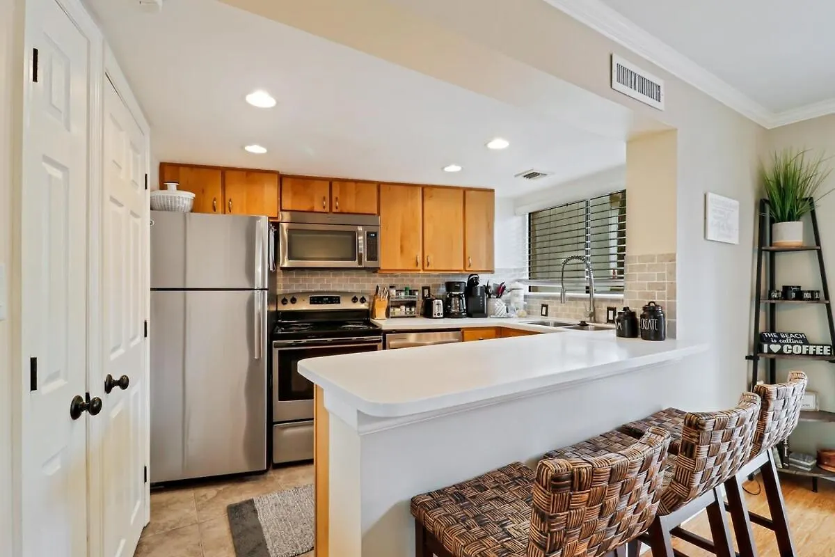 Updated 2 Bd 2 Ba Just Steps 2 *