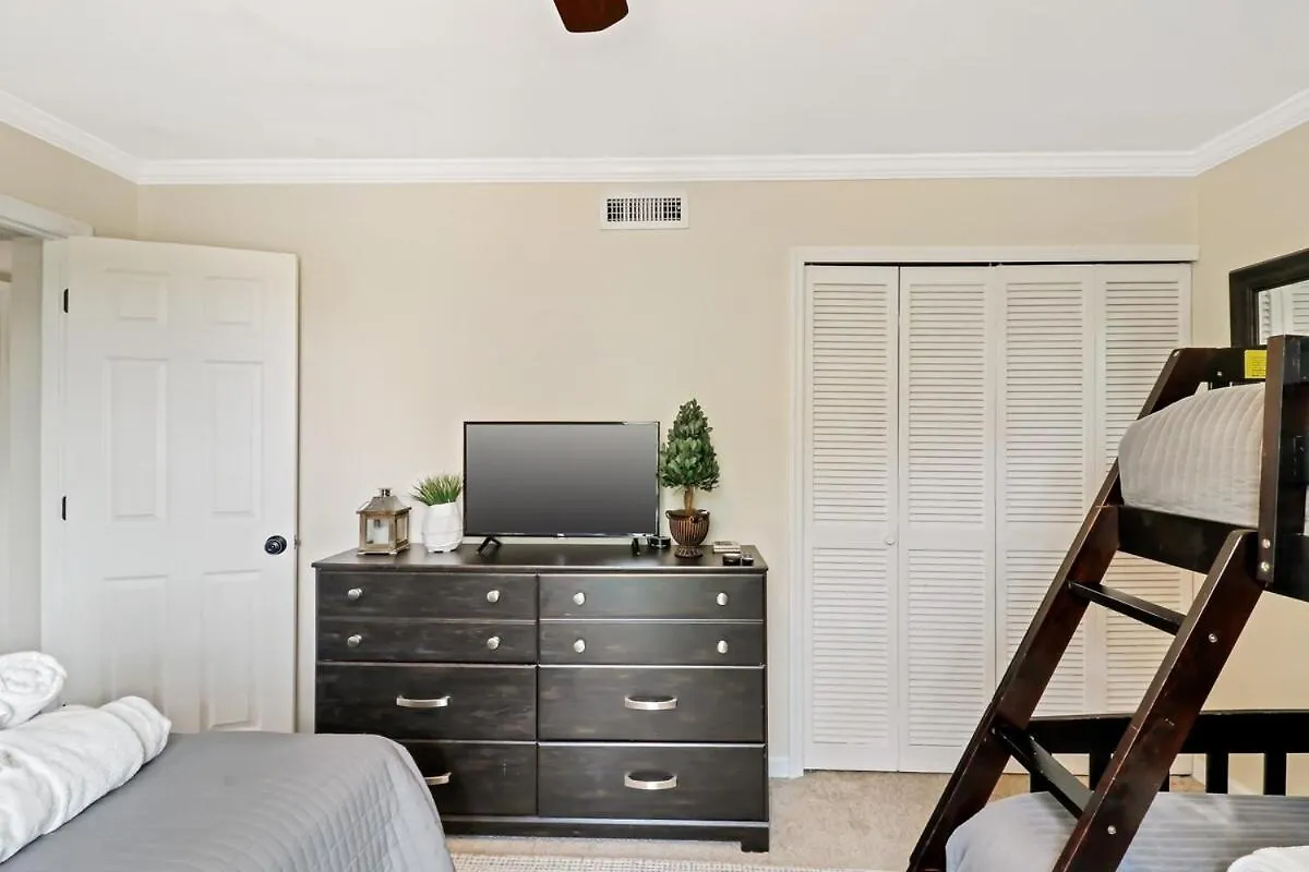 Updated 2 Bd 2 Ba Just Steps 2