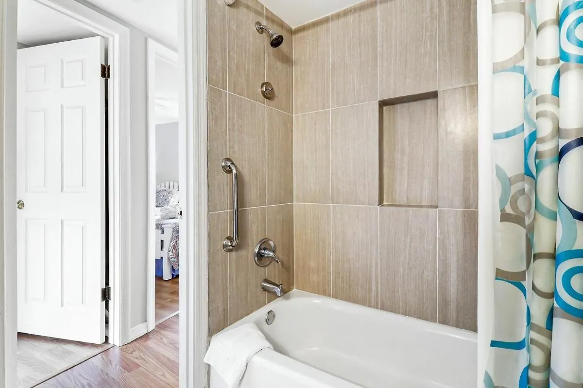 Seascape -tranquility Base 2 Bed 2 Bath -steps To The H