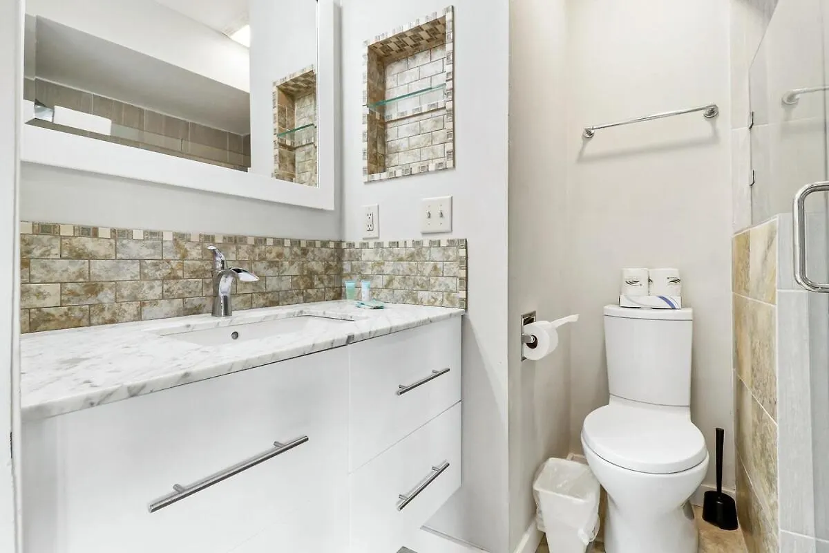 Seascape -tranquility Base 2 Bed 2 Bath -steps To The H Holiday home *