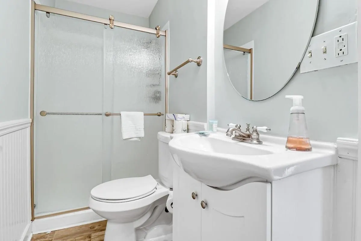 Lagoon View 2 Bd 2 & One Half Bath Steps To The Holiday home