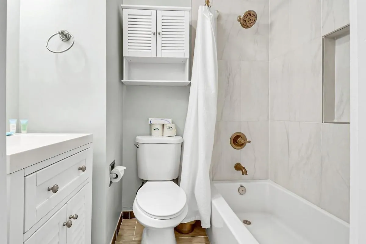 Lagoon View 2 Bd 2 & One Half Bath Steps To The Holiday home *