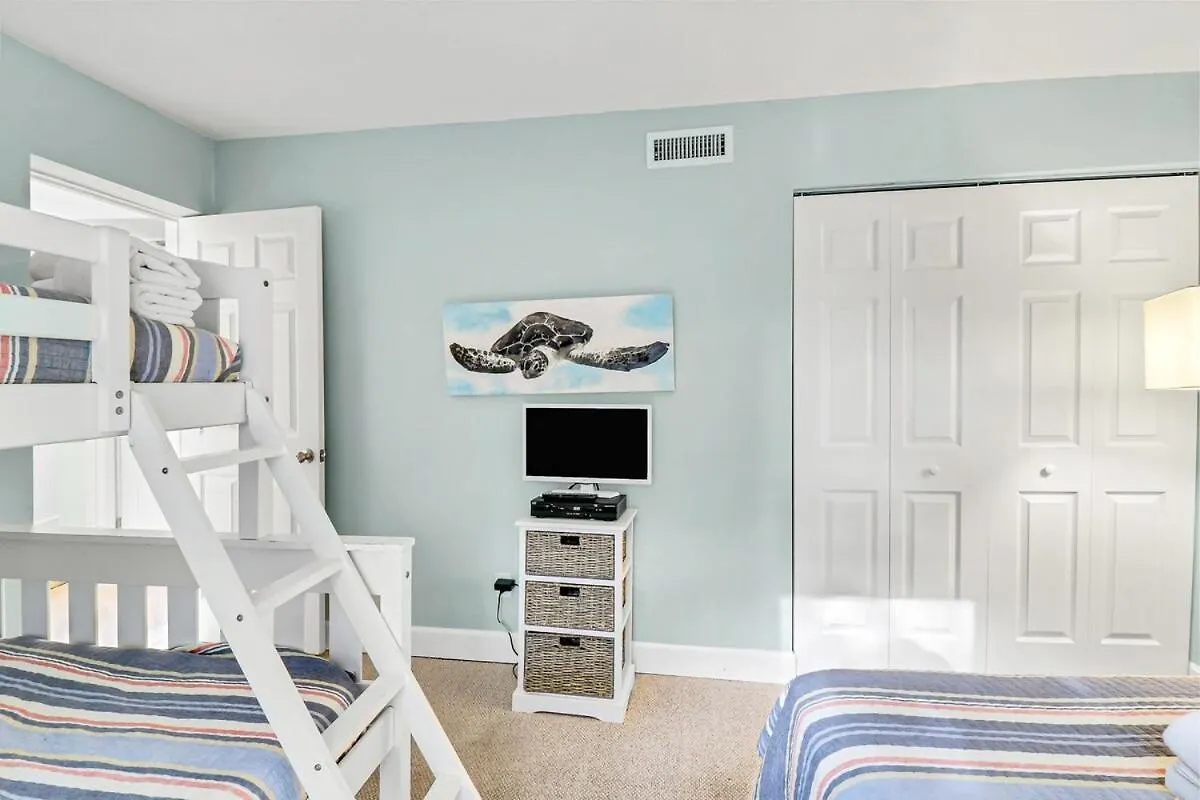 Lagoon View 2 Bd 2 & One Half Bath Steps To The