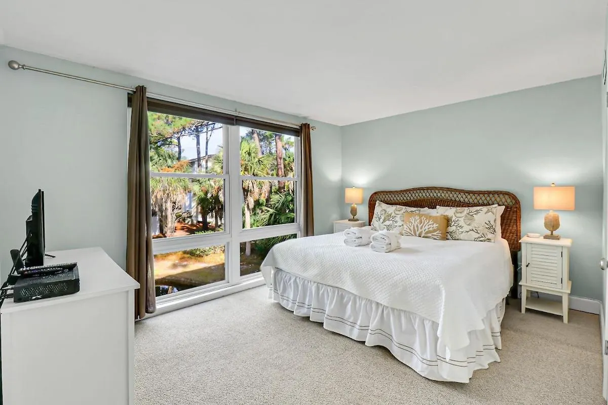 Lagoon View 2 Bd 2 & One Half Bath Steps To The Hilton Head Island