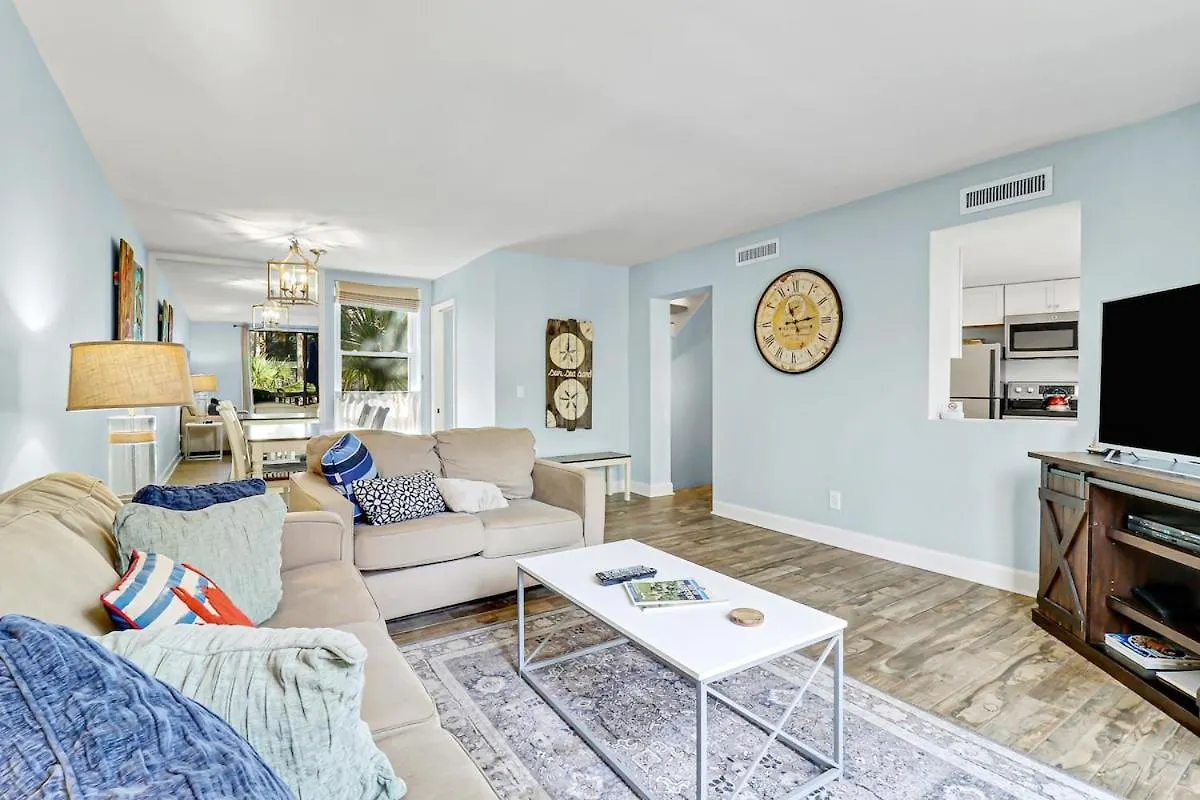 Lagoon View 2 Bd 2 & One Half Bath Steps To The Holiday home Hilton Head Island