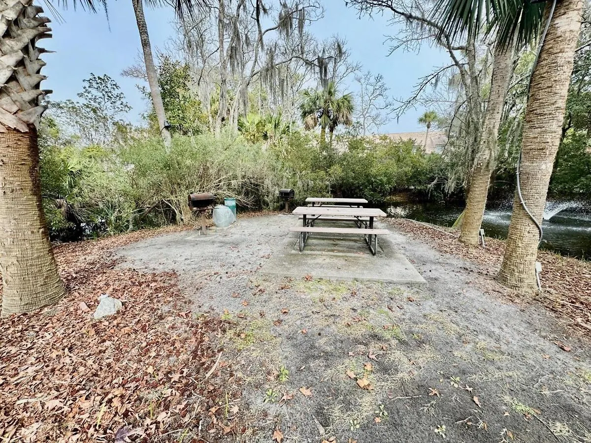 Beautifully Updated 3 Bed 3 Bath Xanadu One Block To The Holiday home Hilton Head Island