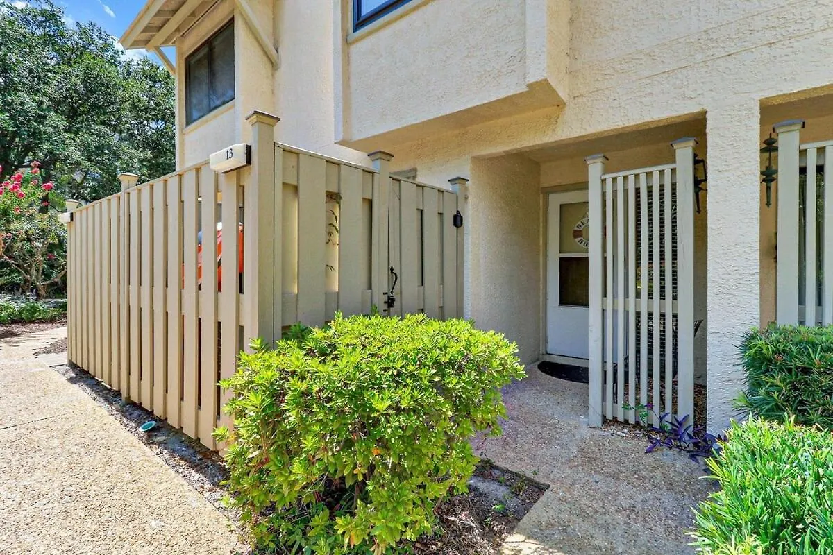 Coligny 2 Bd 2 & One Half Bath With Pool-walk To 13cv
