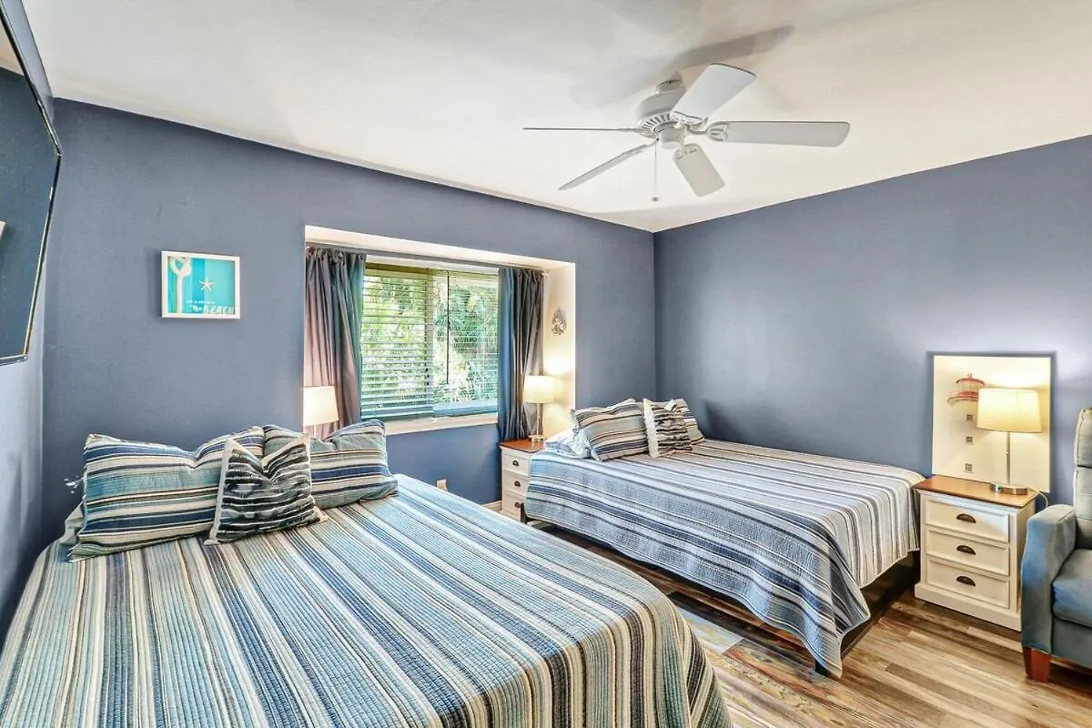 Holiday home Coligny 2 Bd 2 & One Half Bath With Pool-walk To 13cv Hilton Head Island
