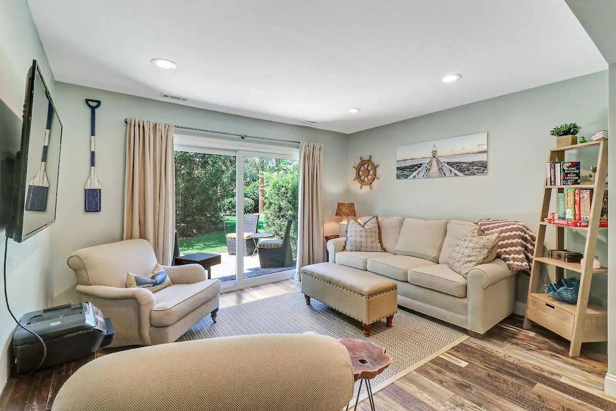 Coligny 2 Bd 2 & One Half Bath With Pool-walk To 13cv
