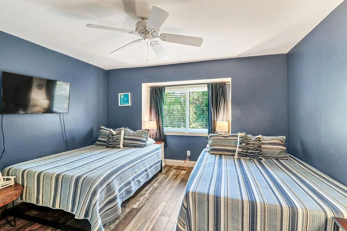 Coligny 2 Bd 2 & One Half Bath With Pool-walk To 13cv *