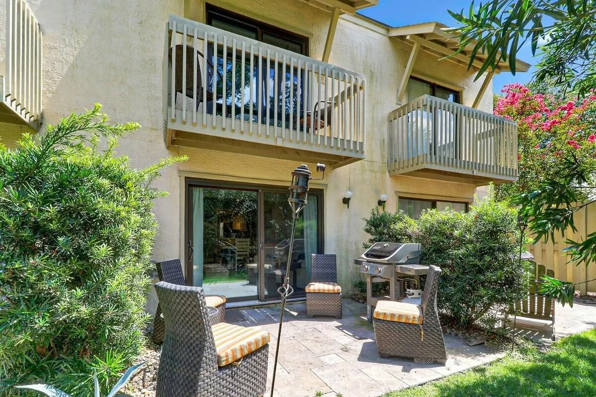 Coligny 2 Bd 2 & One Half Bath With Pool-walk To 13cv Holiday home *