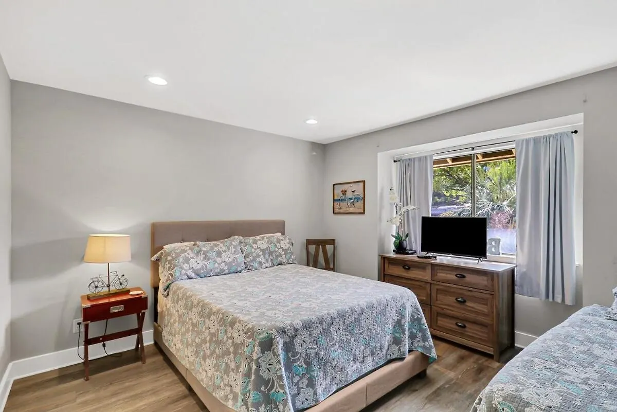 Ez Access - 2 Bed 2 And One Half Bath 23 Coligny Hilton Head Island