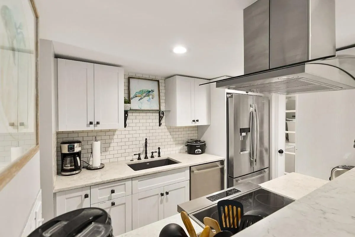 2 Bed 2 And One Half Bath 34 Coligny Near & Plaza * Hilton Head Island