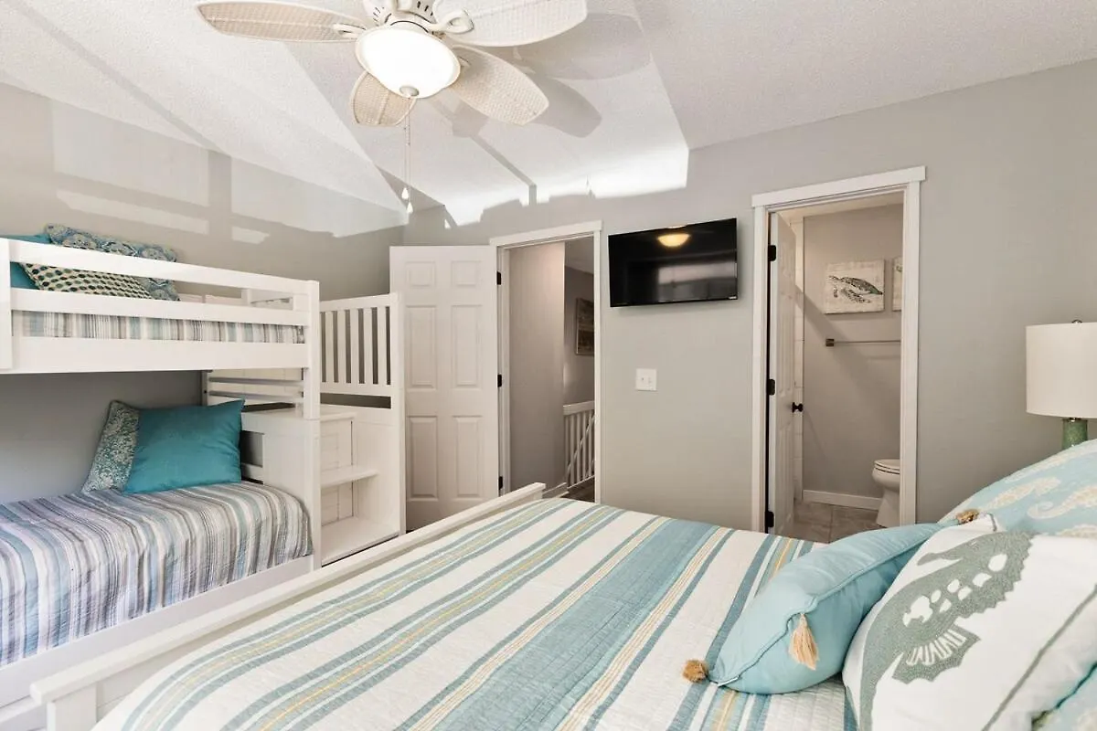 Holiday home 2 Bed 2 And One Half Bath 34 Coligny Near & Plaza