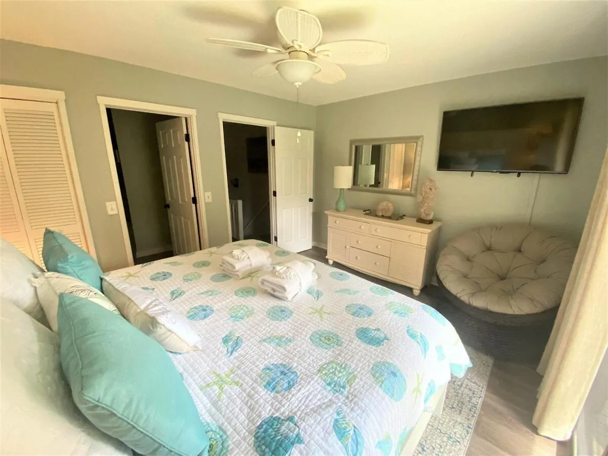 Holiday home 2 Bed 2 And One Half Bath 34 Coligny Near & Plaza *