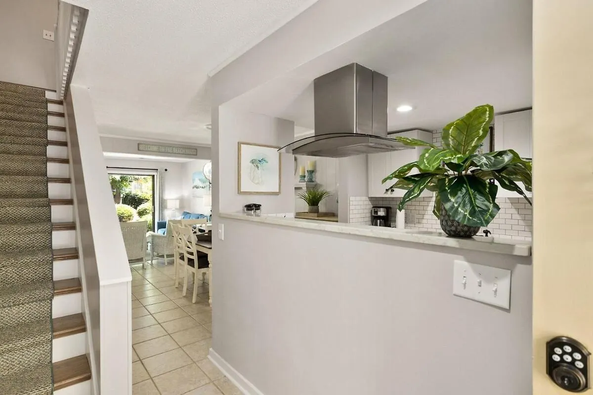 2 Bed 2 And One Half Bath 34 Coligny Near & Plaza * Hilton Head Island