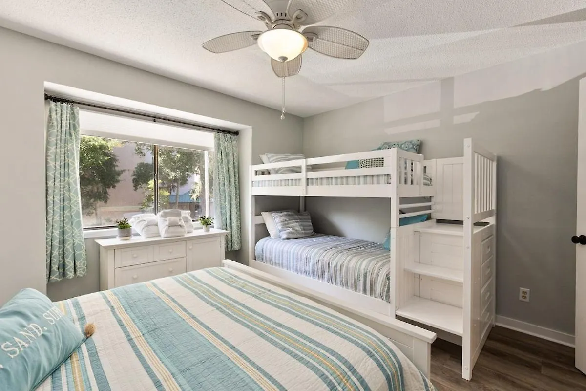 2 Bed 2 And One Half Bath 34 Coligny Near & Plaza *