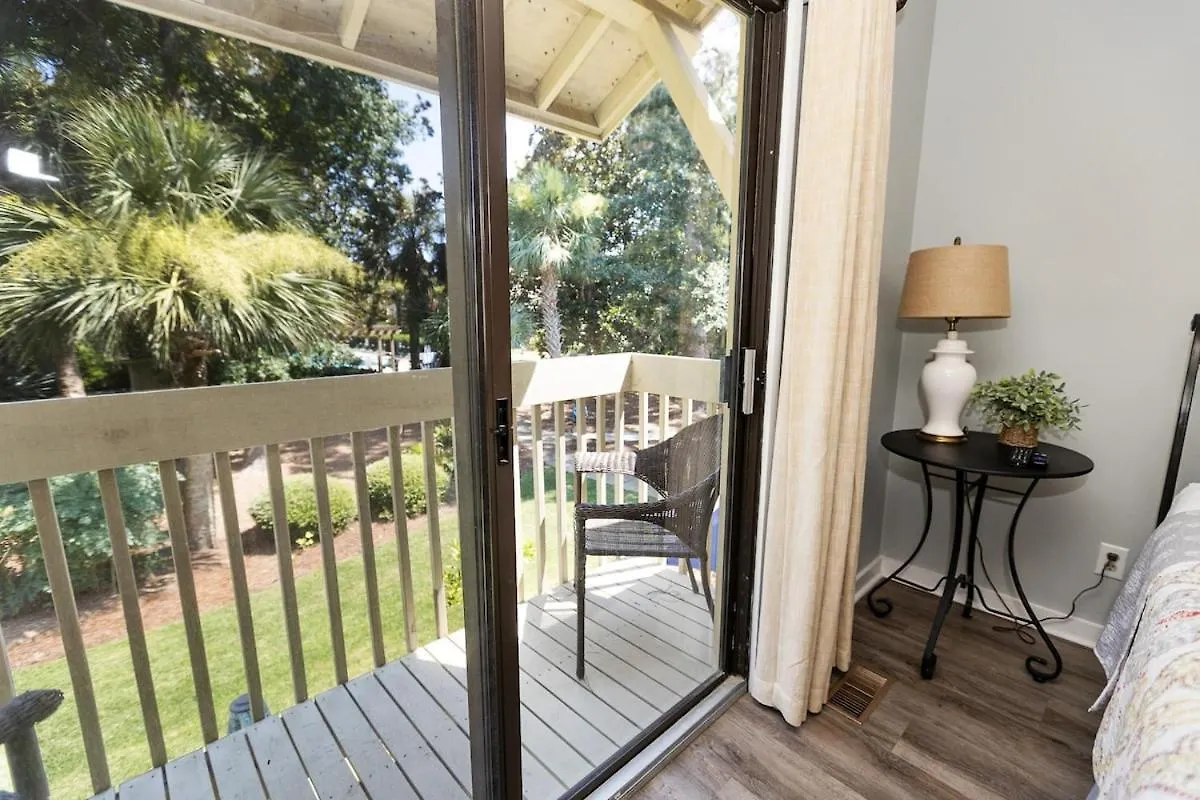2 Bed 2 And One Half Bath 34 Coligny Near & Plaza * Hilton Head Island
