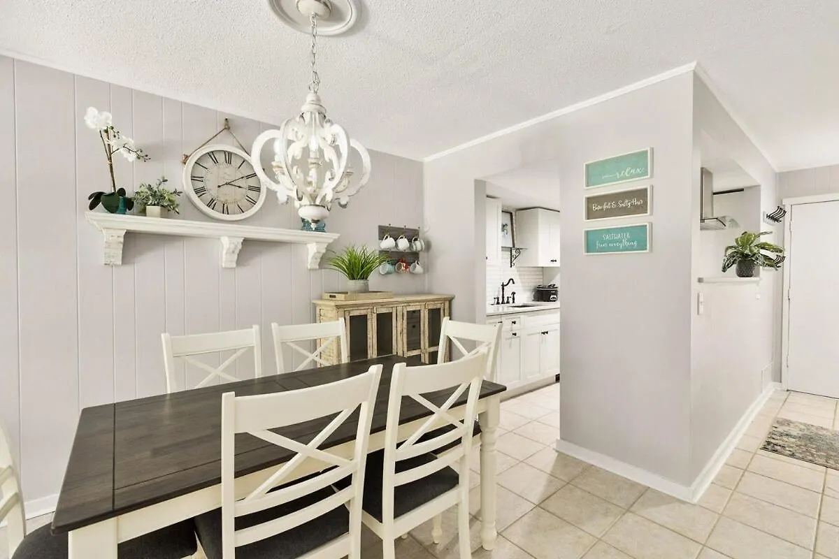 2 Bed 2 And One Half Bath 34 Coligny Near & Plaza * Hilton Head Island